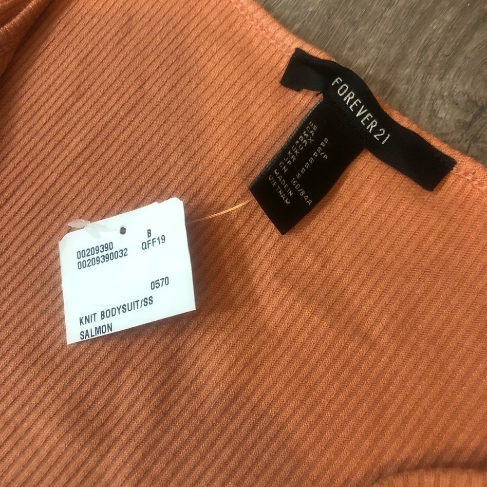 NWT forever21 knit bodysuit in salmon S - Picture 5 of 7